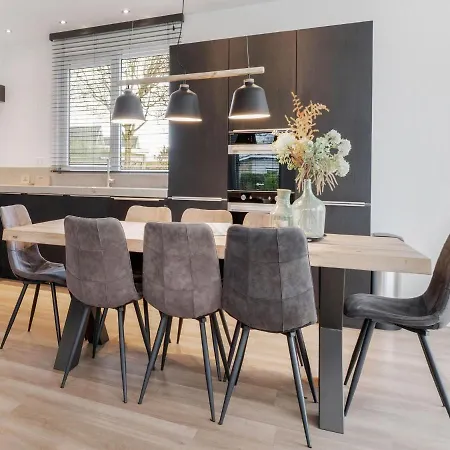 In De Koog Near Forest בית נופש