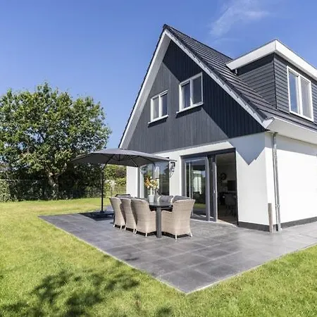 In De Koog Near Forest Nyaraló *